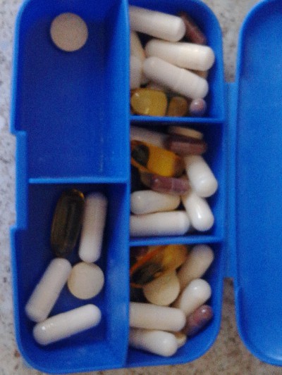hCG Kapseln und Tabletten in der Pillenbox